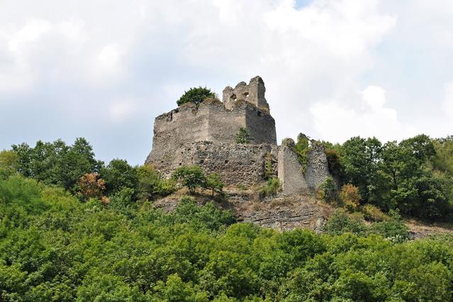 Čabraď Castle